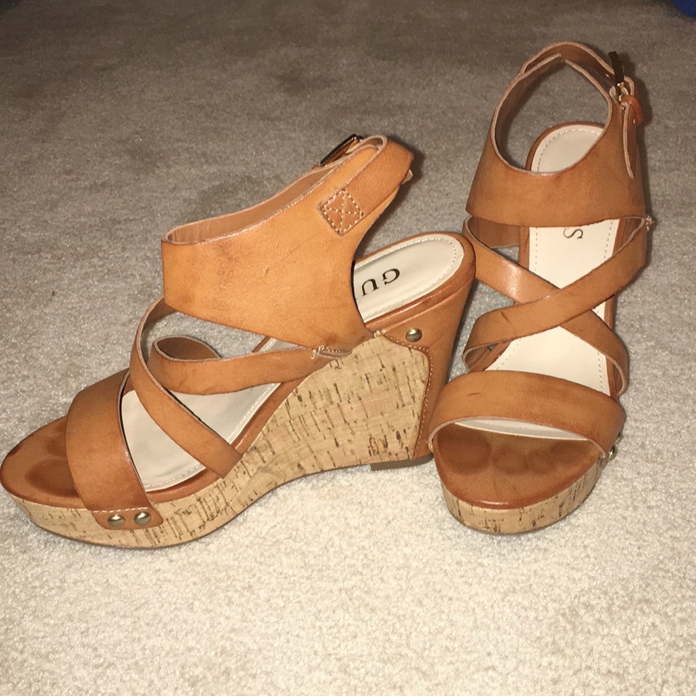 Women’s Guess tan wedges